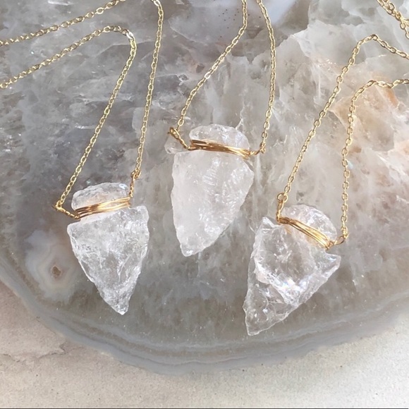 ❗️LAST❗️Raw Crystal Arrowhead Necklace - Picture 5 of 6